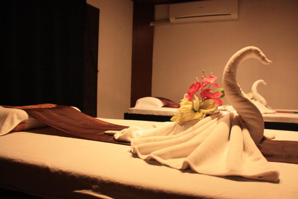 Nine Spa Bangkok offers double massage rooms