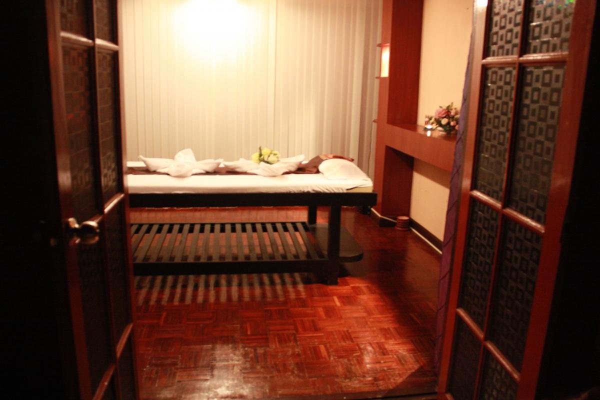 Nine Spa Bangkok offers intimate and luscious single person male gay massage rooms 